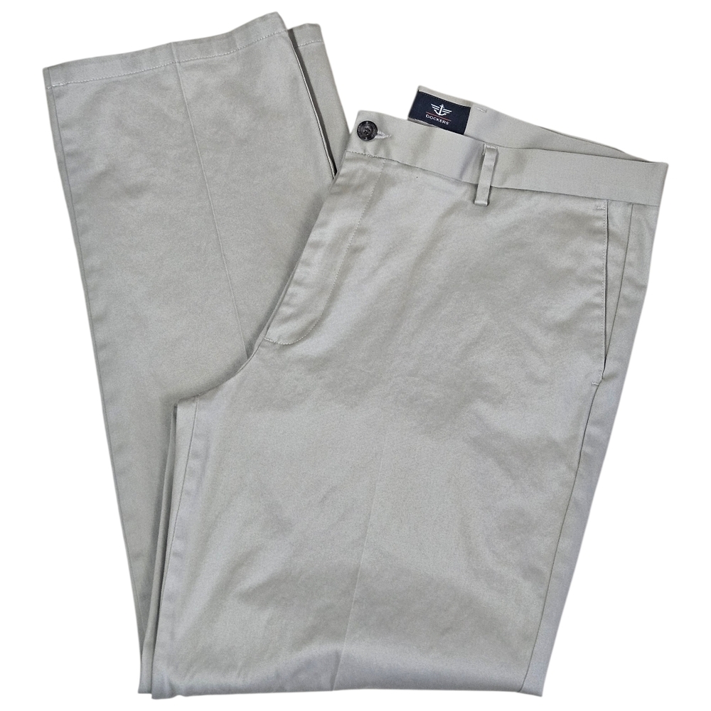 Dockers Men's Chinos in Light Tan- Classic Straight